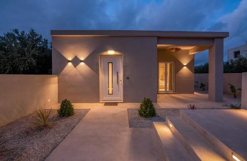 Platanos House | Christini Secrets