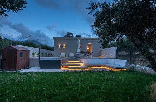 Platanos House | Christini Secrets