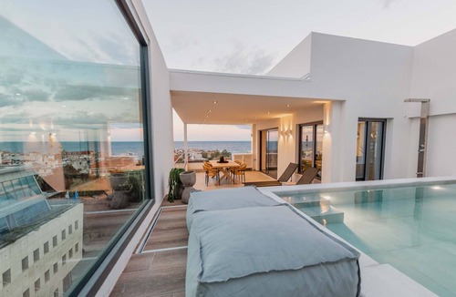 Old Town Cottage | City Moments Penthouse - Holiways Collection