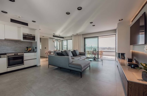 Old Town Cottage | City Moments Penthouse - Holiways Collection