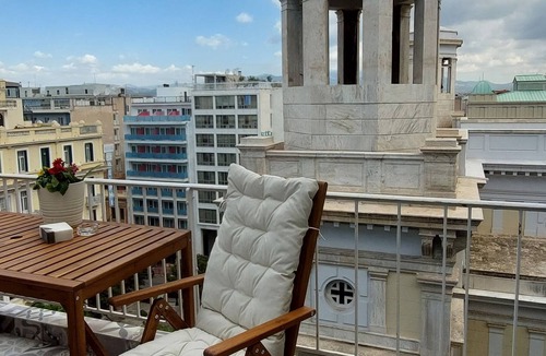 Omonia Apartment | Comfy penthouse in the center of Athens