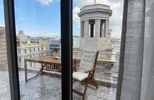 Omonia Apartment | Comfy penthouse in the center of Athens
