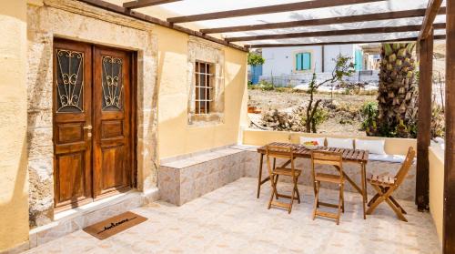 Finiki House | Constantino Traditional Retreat - 19th century residence