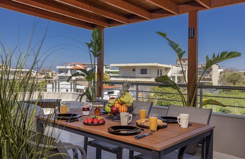 Petaloudes House | Coral Paradise Luxury Jacuzzi Suite & Pool View