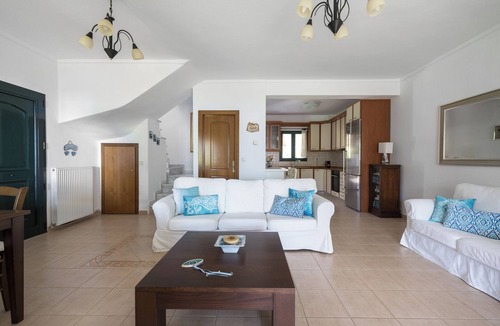 Kriopigi House | Coral Villa by Luxlikehome