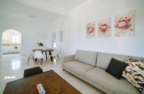 Santa Maria House | Coral Villa with 4 bedrooms in Paros