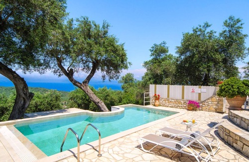 Kourteika Villa | Cosy Round House for Adults with Stunning Sea & Island Views