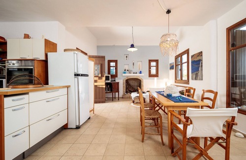 Naxos Villa | Country House 'Apiliotis Sunrise Beach Villa' with Sea View, Wi-Fi and Air Conditioning