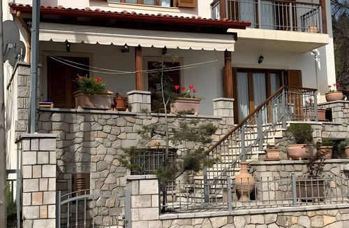 Lamia House | Country House 'Wood and Tradition Pavliani' with Sea View, Balcony and Wi-Fi