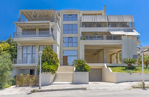 Rhodes Town Apartment | ★ Couple's Getaway ★ Patio | Sophisticated Style |