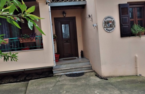 Kiparissia Apartment | Cozy apartment with large property dog-friendly