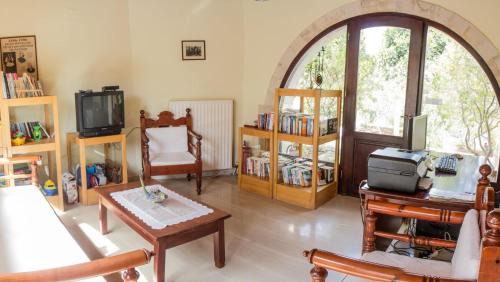 Douliana House | Crete holiday rental small village close to beaches -sharing a large pool