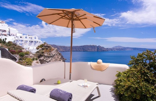 Oia Villa | Dazzling Santorini Villa | Villa Arthemis | Breathtaking Sea Views | Spacious.