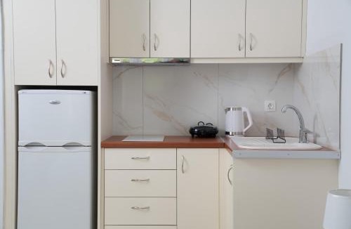 Delfoi Apartment | Delphian Colors - Green Edition by Filos Inc