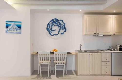 Xilokeratidi Apartment | Deluxe Apartment with Kitchenette and Shared Outdoor Pool