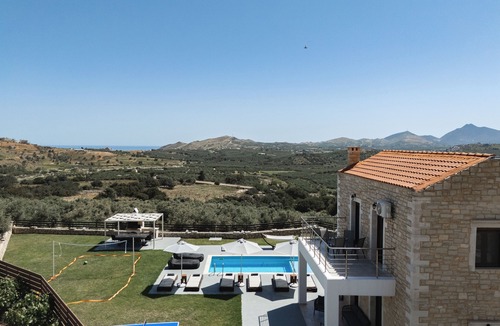 Geropotamos Villa | Dimokritos Villa IV, Family Stay with Lawn & Play
