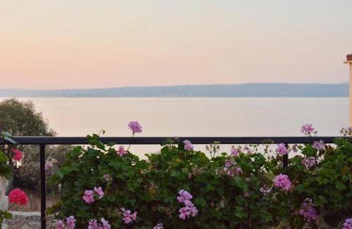 Plaka Villa | Domina Villas