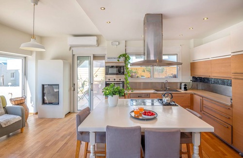 Platanes Apartment | Doukas White Haven