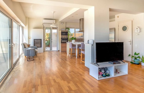 Platanes Apartment | Doukas White Haven