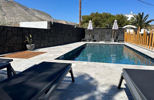 Kamari Apartment | Dragonfly Villas
