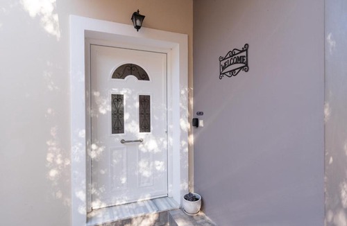 Argostoli Apartment | Effie's Escape Spacious country house