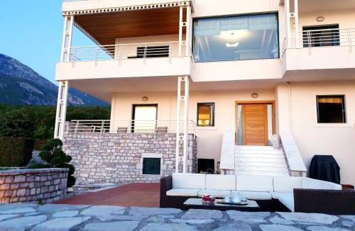 Mikri Mantineia House | Elaianthos