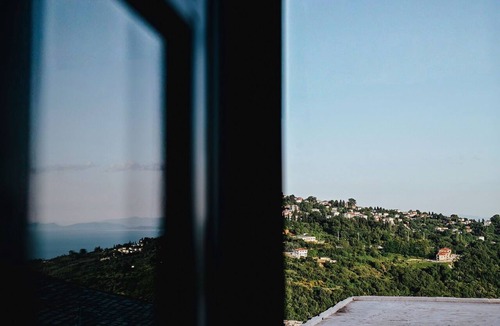 Makrynitsa Apartment | "Elati Deluxe Double" Room with Mountain View and Fireplace