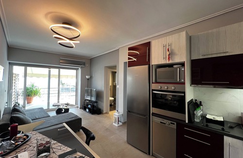 Neos Kosmos Condo | Elea Athens Apartment