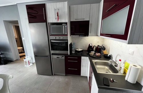 Neos Kosmos Condo | Elea Athens Apartment