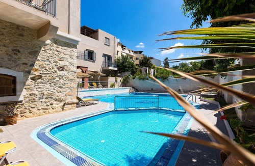 Panormos Apartment | Elegant and Spacious Deluxe Apartment
