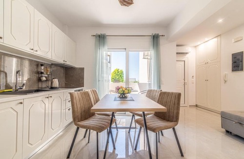 Agios Dimitrios Apartment | Elegant Suite 3 Near the Beach
