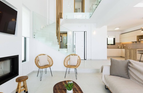 Skouloufia House | Elegant villa with heated pool and amazing views