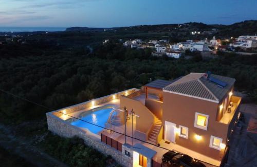 Skouloufia Villa | Elegant villa with sea view in Crete