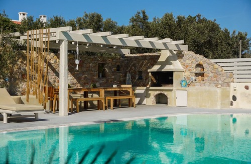 Agia Paraskevi Villa | Elia | Cycladic Three-Bedroom Villa with Private Pool and Sea View