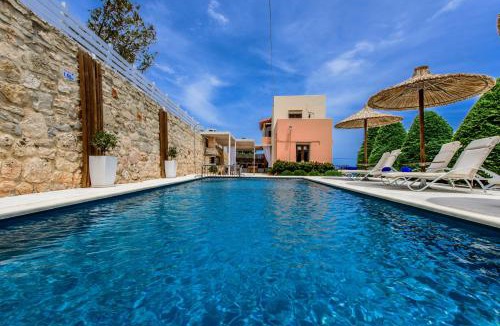 Gerani Villa | Elmyra Villa, Heated Pool & Walking to beach, By ThinkVilla