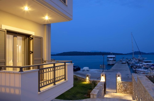 Perigiali Apartment | Enalion top floor apartment with view,boat dock & close to Nidri!