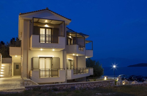 Perigiali Apartment | Enalion top floor apartment with view,boat dock & close to Nidri!