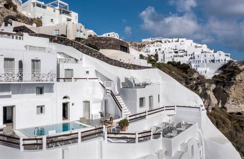 Oia Villa | Endearing Santorini Suite | Selene Moonlight Cave Suite | Caldera Sea Views |.