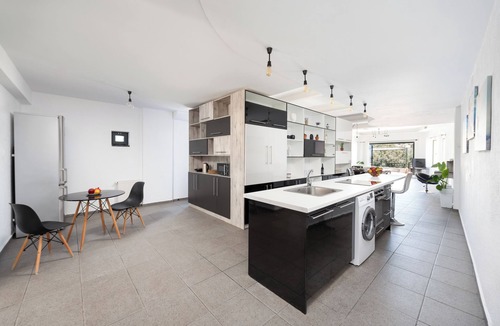 Agios Nikolaos House | Enjoyable 2-bedroom house with ACand bbq beachfront