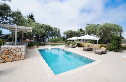 Tsoukaladhes Villa | Eratito - Three Bedroom Villa, Sleeps 6