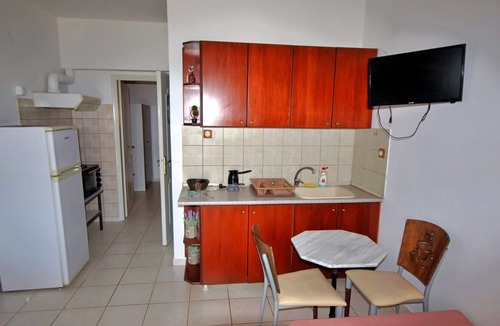 Eretria Apartment | Eretria Cozy Home - Spacious Garden Retreat