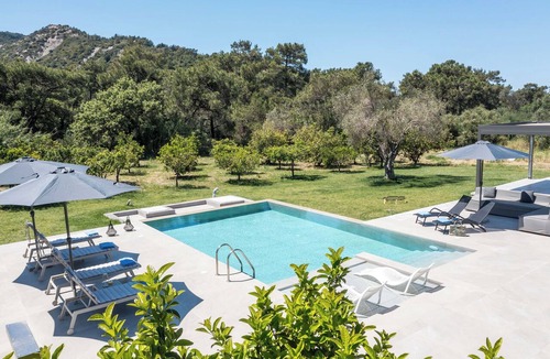 Filerimos Villa | Escape to Casadi Luxury Villa, a brand-new property in the area of Ialysos.