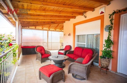 Evrotas House | Escape to our spacious country home.