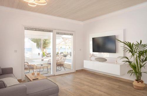 Ireon Villa | ETHOS Luxury Home - Seaview Villa with Hot-Tub!