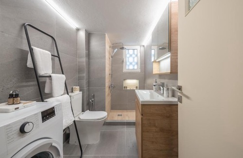 Kinosargous Apartment | Eudoxus Haus