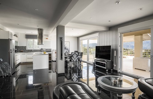 Gouvia Apartment | Euphoria Seaview Residences with Shared Pool - Superior Apartment