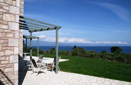 Messini House | Exclusive Stone Bay Houses overlooking Chelonaria Beach