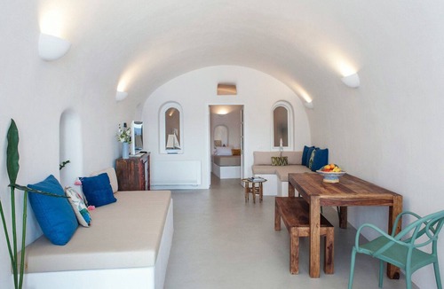 Oia Villa | Exquisite Santorini Villa | Etoile Luxury Cavehouse | Santorini Exceptional