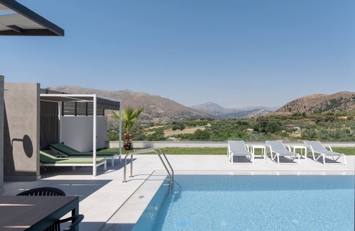 Lampini Villa | Exquisite Villa I with Enchanting Surroundings