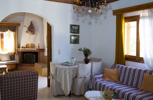Kokkini Chani Cottage | Family home with Private Garden near the Beach